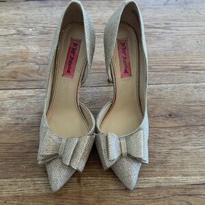 Betsey Johnson Bow heels Sparkle